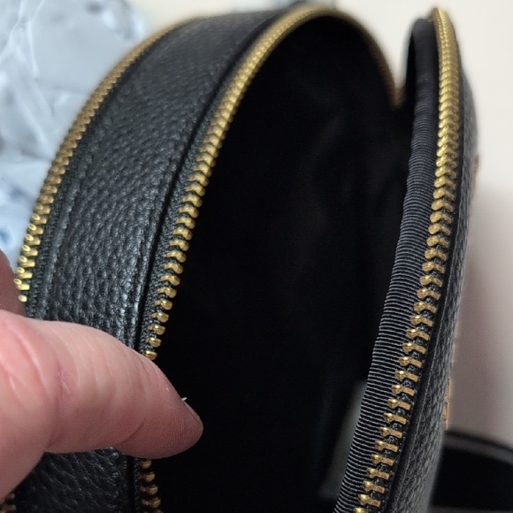 Marc Jacobs Rewind Oval Black Pebbled Leather Crossbody NWT - Picture 11 of 15